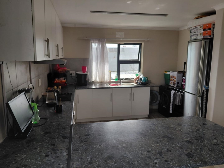 To Let 3 Bedroom Property for Rent in Brooklyn Western Cape